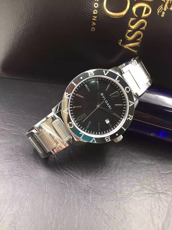 ブルガリ時計正面デザイン